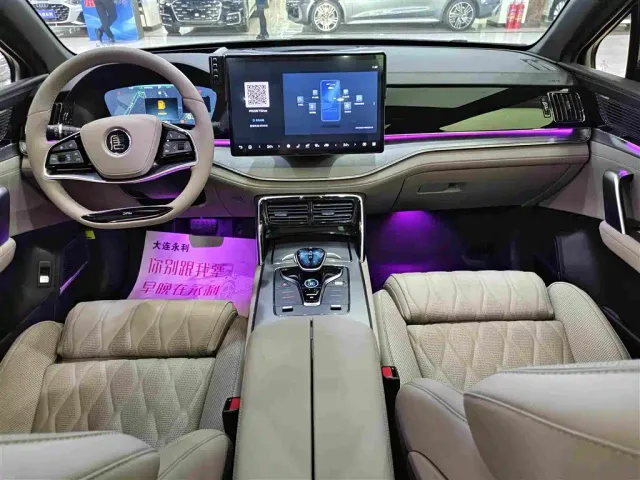 BYD Tang — Фото автомобиля 10