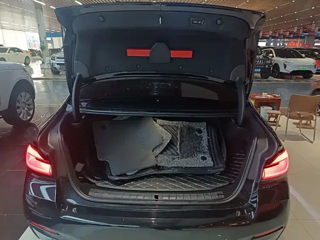 BMW 5 Series — Фото автомобиля 18