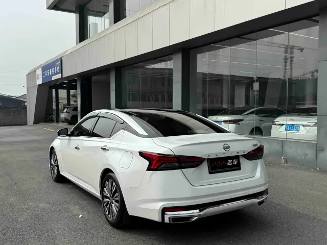 Nissan Teana — Фото автомобиля 6