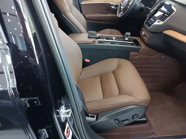 Volvo XC90 — Фото автомобиля 24
