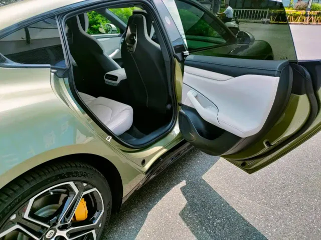 Xiaomi SU7 — Фото автомобиля 17