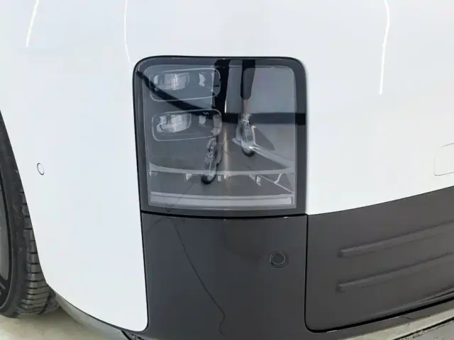 Li Auto MEGA — Фото автомобиля 17