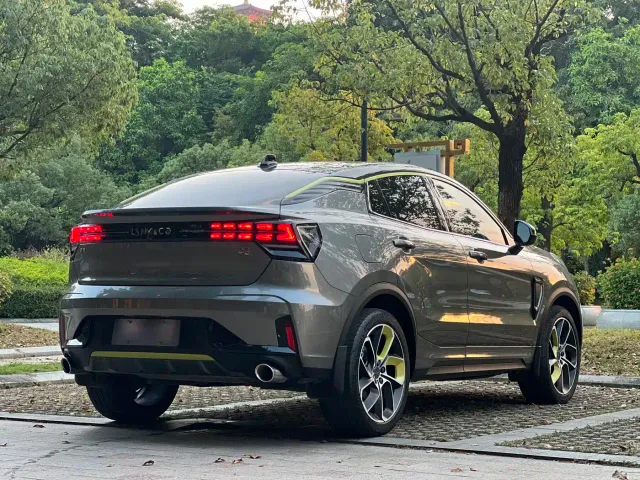 Lynk & Co 05 — Фото автомобиля 13
