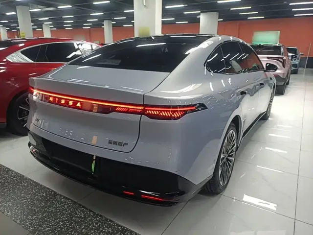 Nissan N7 — Фото автомобиля 6