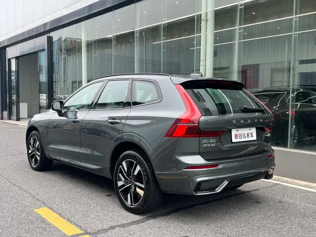 Volvo XC60 — Фото автомобиля 4