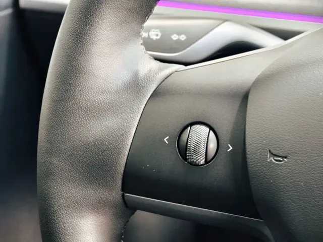 Tesla Model Y — Фото автомобиля 15