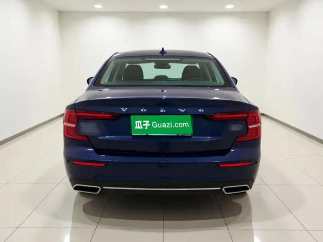 Volvo Volvo S60 2022 B4 Smart Comfort Luxury Edition — Фото автомобиля 5