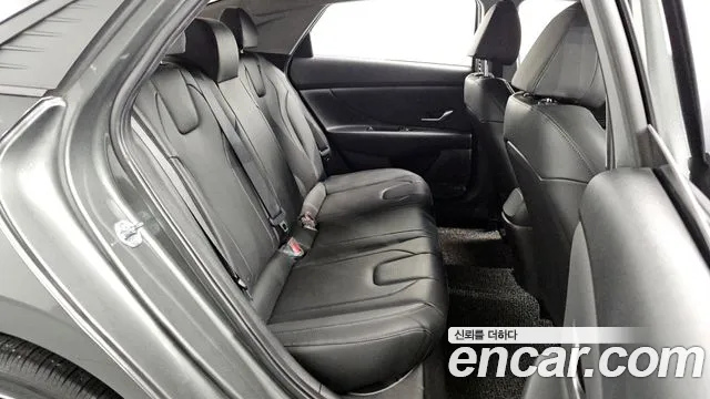 Hyundai AVANTE Avante (CN7) — Фото автомобиля 11