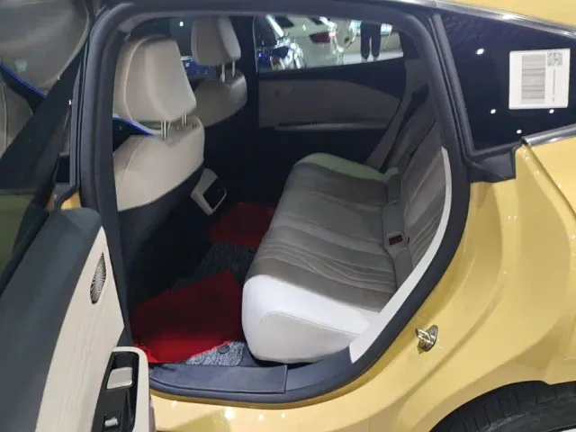 Geely Galaxy E8 — Фото автомобиля 16