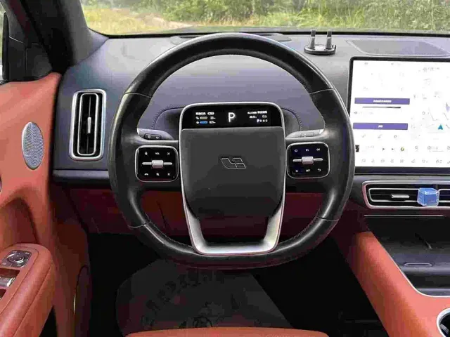 Li Auto L9 — Фото автомобиля 5