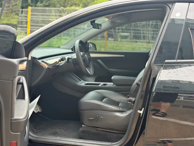 Tesla Model Y — Фото автомобиля 7