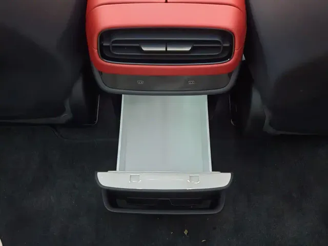 Xiaomi SU7 — Фото автомобиля 10