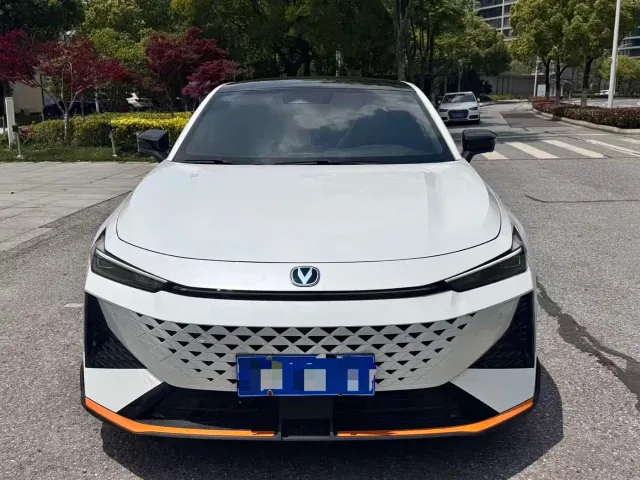 Changan UNI-V — Фото автомобиля 2