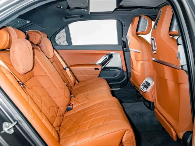 BMW 7 Series — Фото автомобиля 24