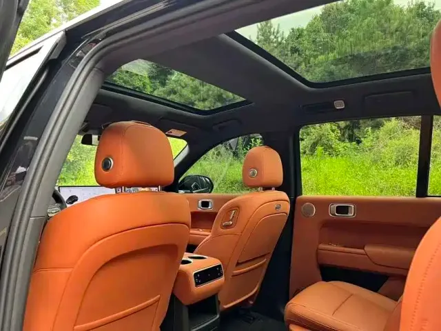 Li Auto L8 — Фото автомобиля 11