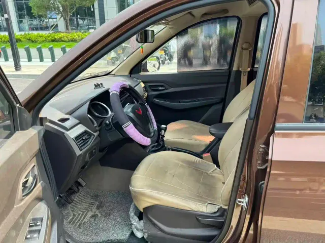Wuling Hongguang — Фото автомобиля 2