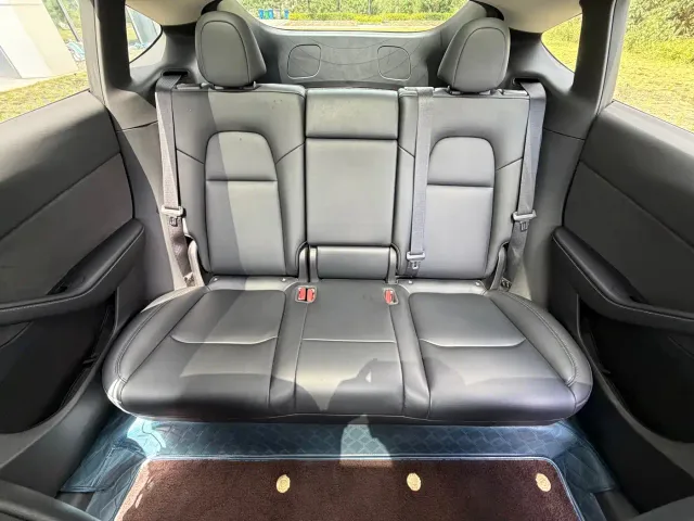 Tesla Model Y — Фото автомобиля 23