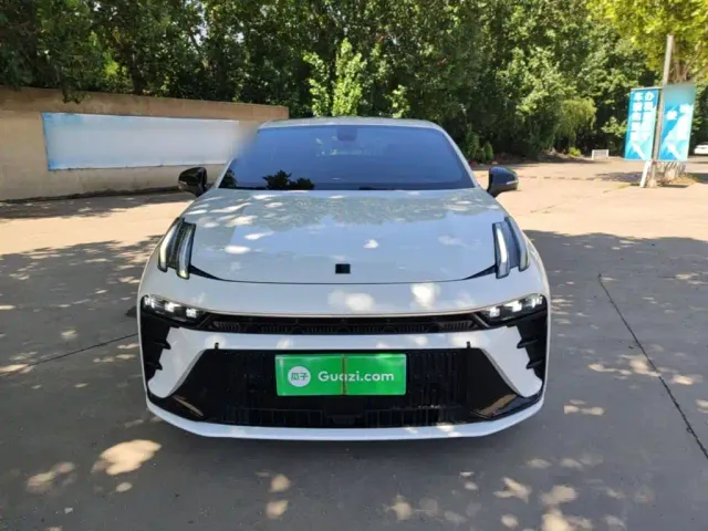 Lynk & Co 03 — Фото автомобиля 2