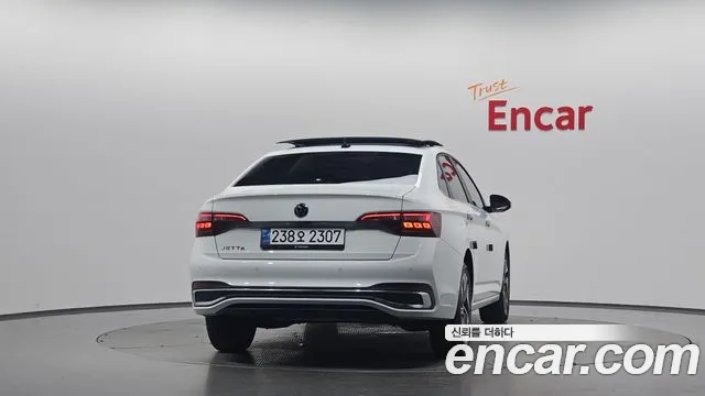 Volkswagen Jetta — Фото автомобиля 4