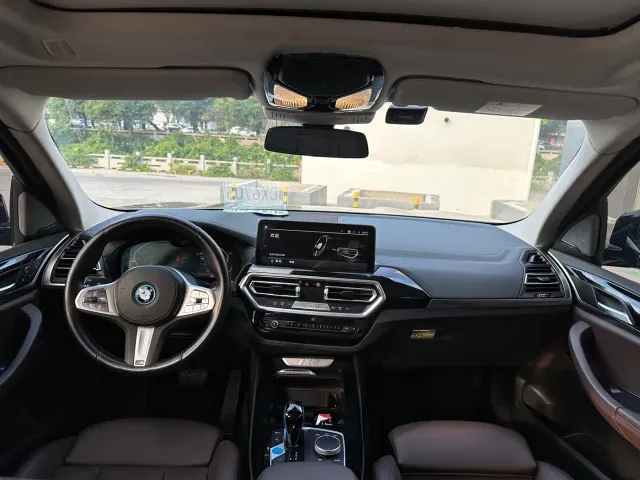 BMW iX3 — Фото автомобиля 6