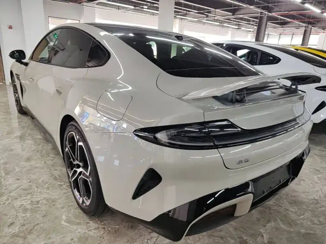 Xiaomi SU7 — Фото автомобиля 4