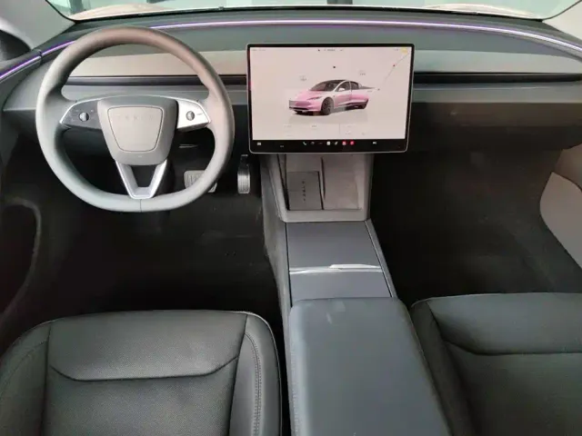 Tesla Model 3 — Фото автомобиля 12