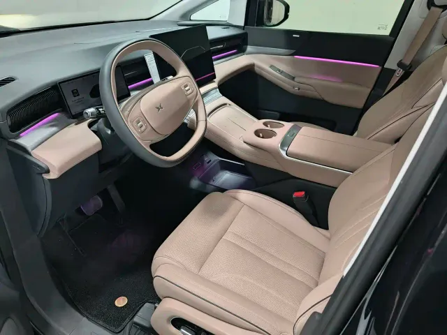 Xpeng X9 — Фото автомобиля 7