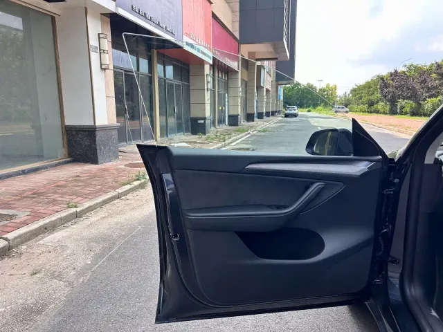 Tesla Model Y — Фото автомобиля 6