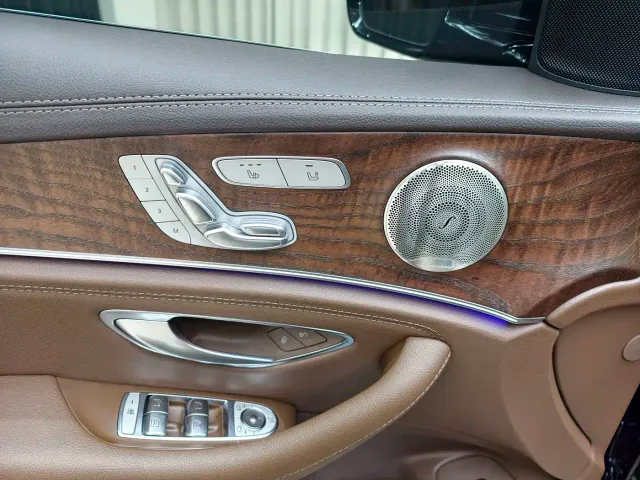 Mercedes-Benz E-Class — Фото автомобиля 19