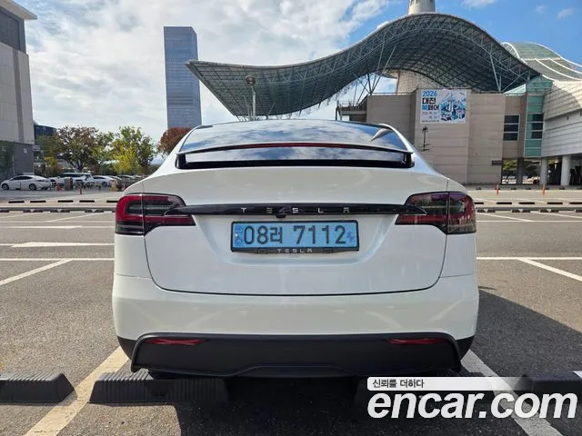 Tesla Model X — Фото автомобиля 4