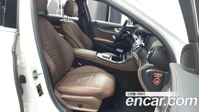 Mercedes-Benz E-Class — Фото автомобиля 26