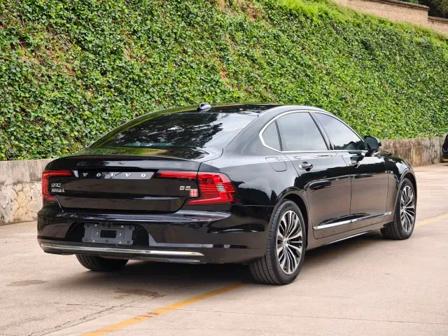 Volvo S90 — Фото автомобиля 4