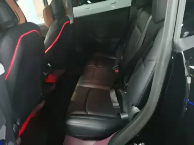 Tesla Model Y — Фото автомобиля 16