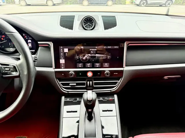 Porsche Macan — Фото автомобиля 13