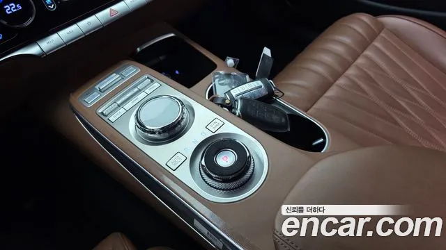 Genesis GV70 — Фото автомобиля 12