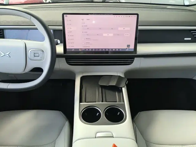 Xpeng G6 — Фото автомобиля 12