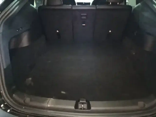 Tesla Model Y — Фото автомобиля 18