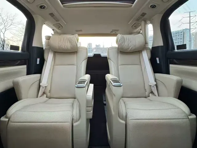Toyota Alphard — Фото автомобиля 7