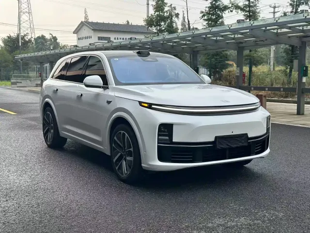 Li Auto L7 — Фото автомобиля 14