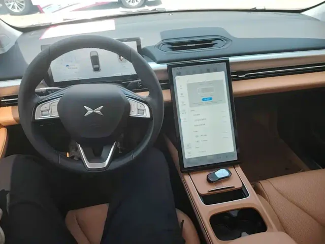 Xpeng P5 — Фото автомобиля 9
