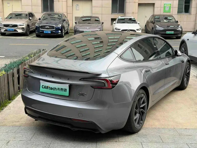 Tesla Model 3 — Фото автомобиля 3