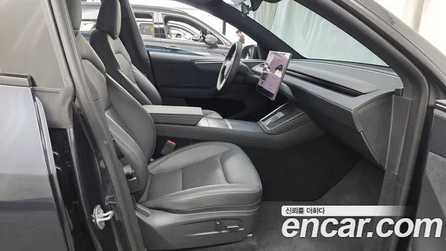 Tesla Model Y — Фото автомобиля 26