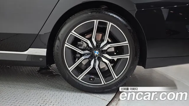 BMW 7-Series 7 серия (G70) 740i xDrive M Sport — Фото автомобиля 20