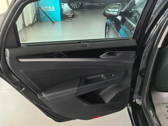 Volkswagen Passat 2024 380TSI Starlight Dragon Glory Edition — Фото автомобиля 12