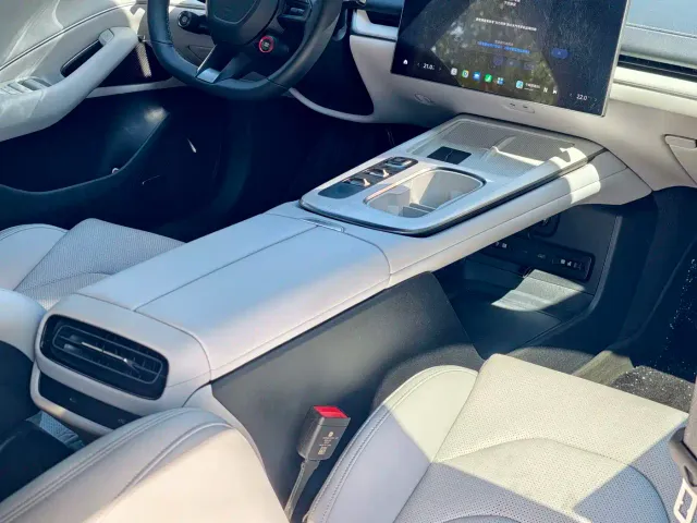 Xiaomi SU7 — Фото автомобиля 10