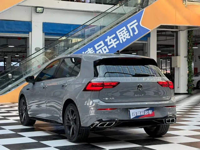 Volkswagen Golf — Фото автомобиля 20