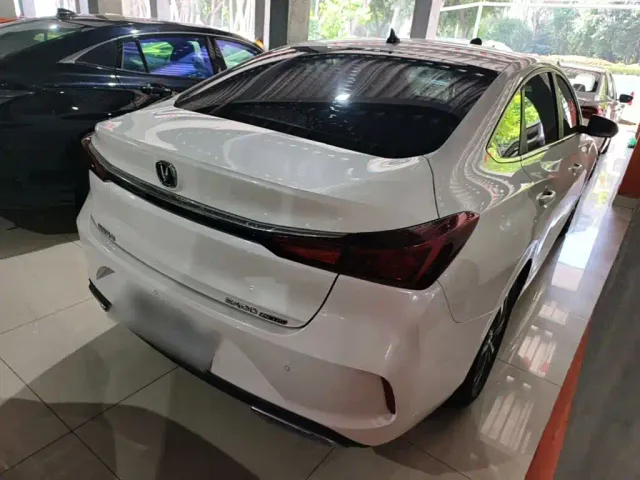 Changan Eado — Фото автомобиля 6