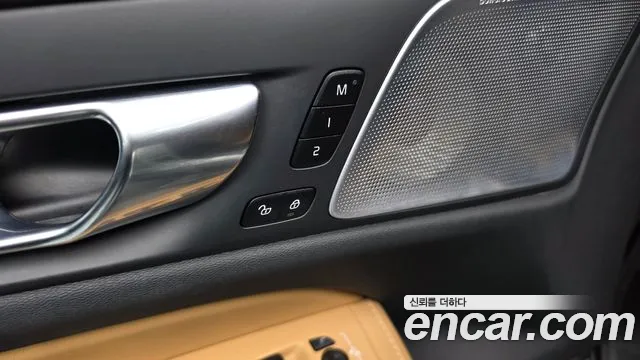 Вольво V60 V60 Cross Country 2 поколение B5 Ultimate AWD — Фото автомобиля 28