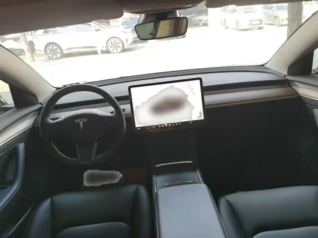 Tesla Model 3 — Фото автомобиля 9