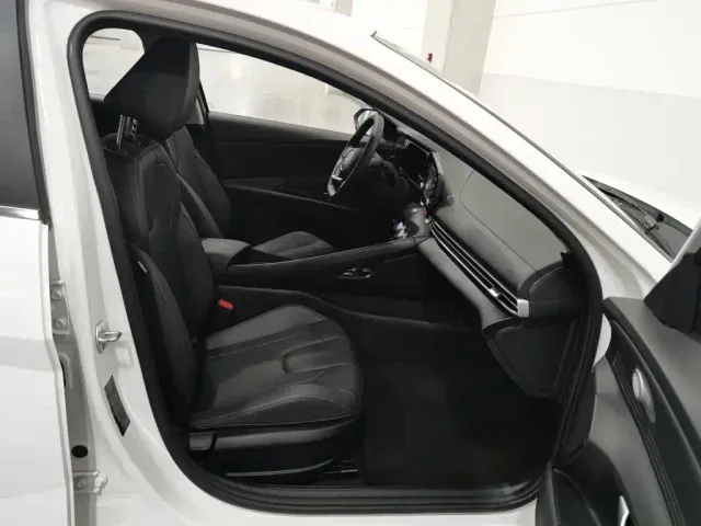 Hyundai Elantra — Фото автомобиля 23